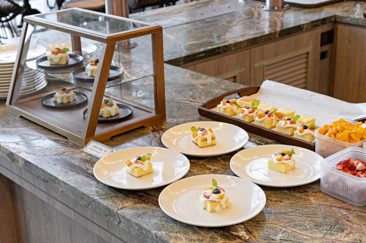 Hualien Farglory Hotel Yanliau Dış mekan fotoğraf A buffet of desserts