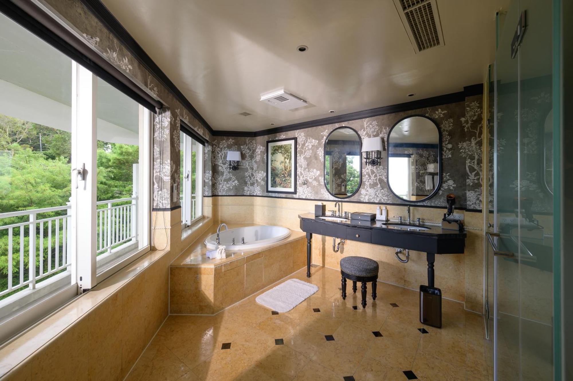 Hualien Farglory Hotel Yanliau Oda fotoğraf A bathroom in a hotel